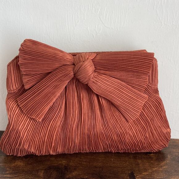 NWT MSRP$250 Loeffler Randall  Rochelle Bow Plisse Frame Clutch - Picture 1 of 3